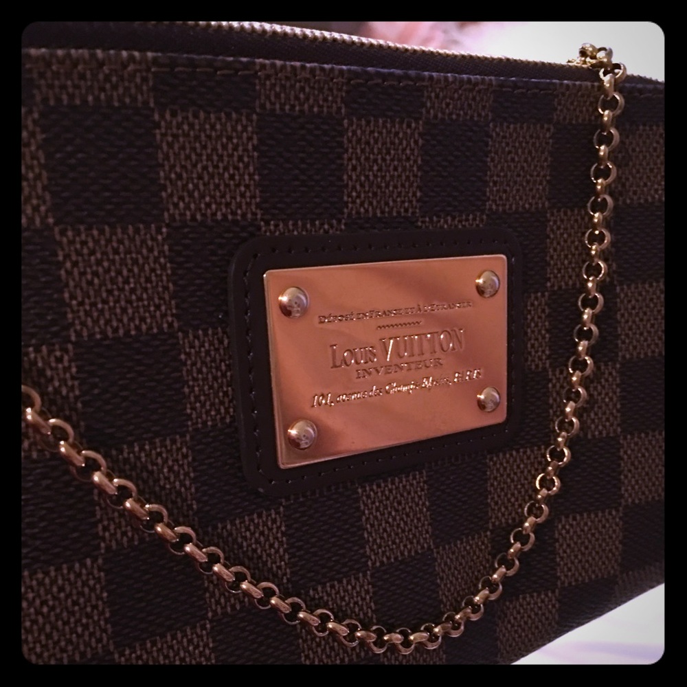 💯 Authentic Louis Vuitton crossbody purse